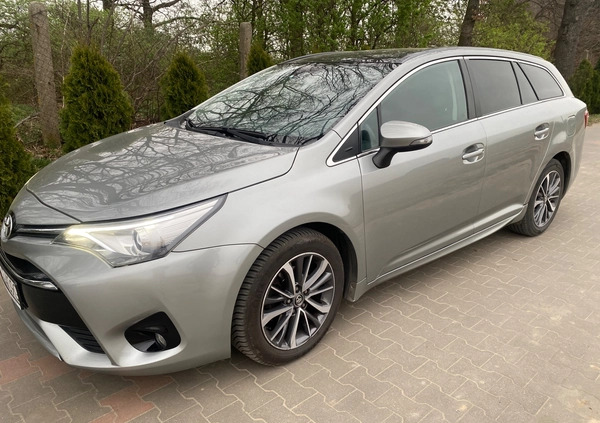 Toyota Avensis cena 39900 przebieg: 157451, rok produkcji 2015 z Odolanów małe 92